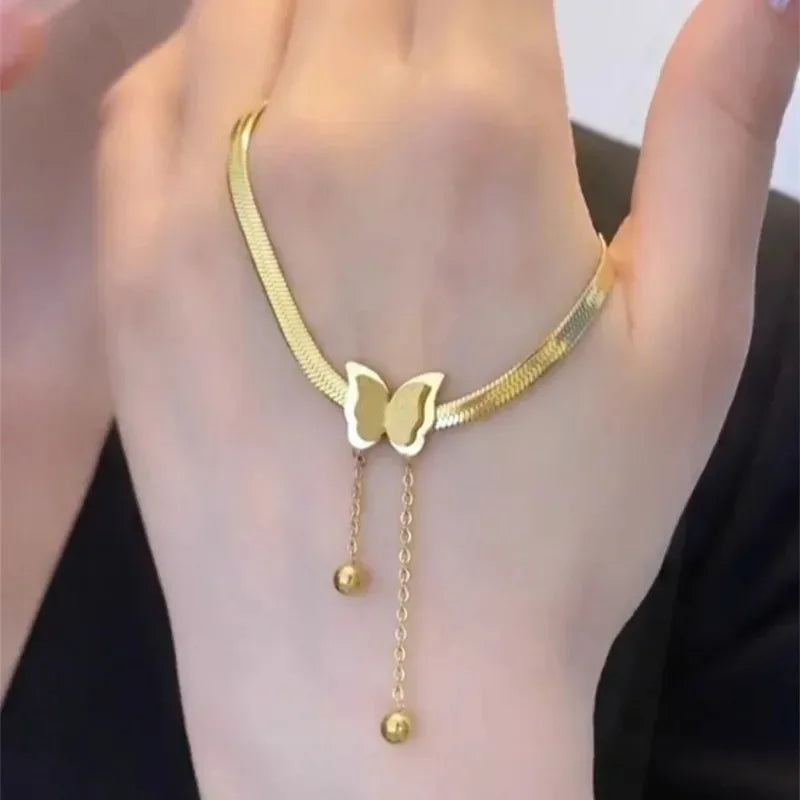 Féliza Vintage Butterfly Necklace – Timeless Elegance with a Retro Touch