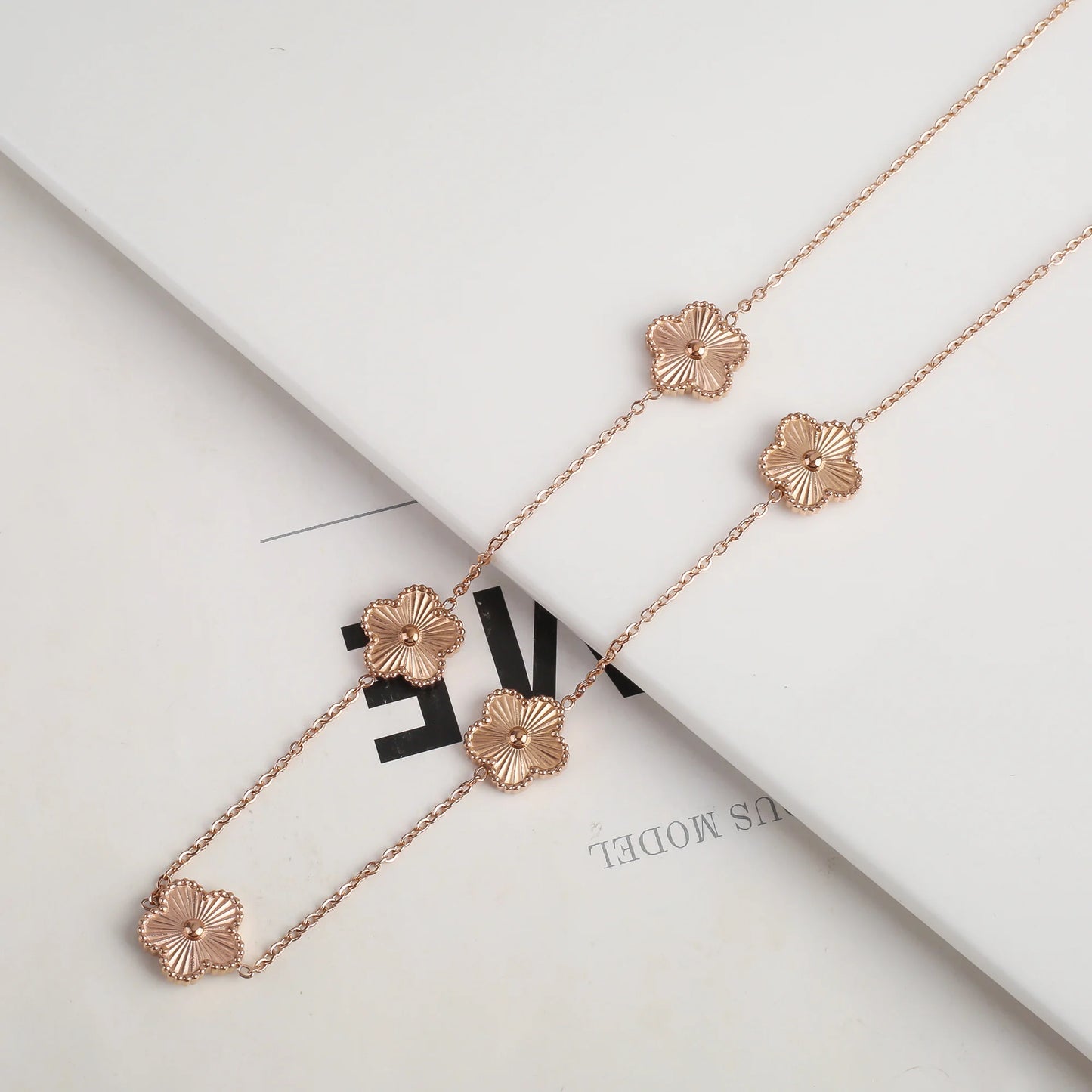 Féliza Four-Leaf Clover Necklace – Elegance and Good Fortune