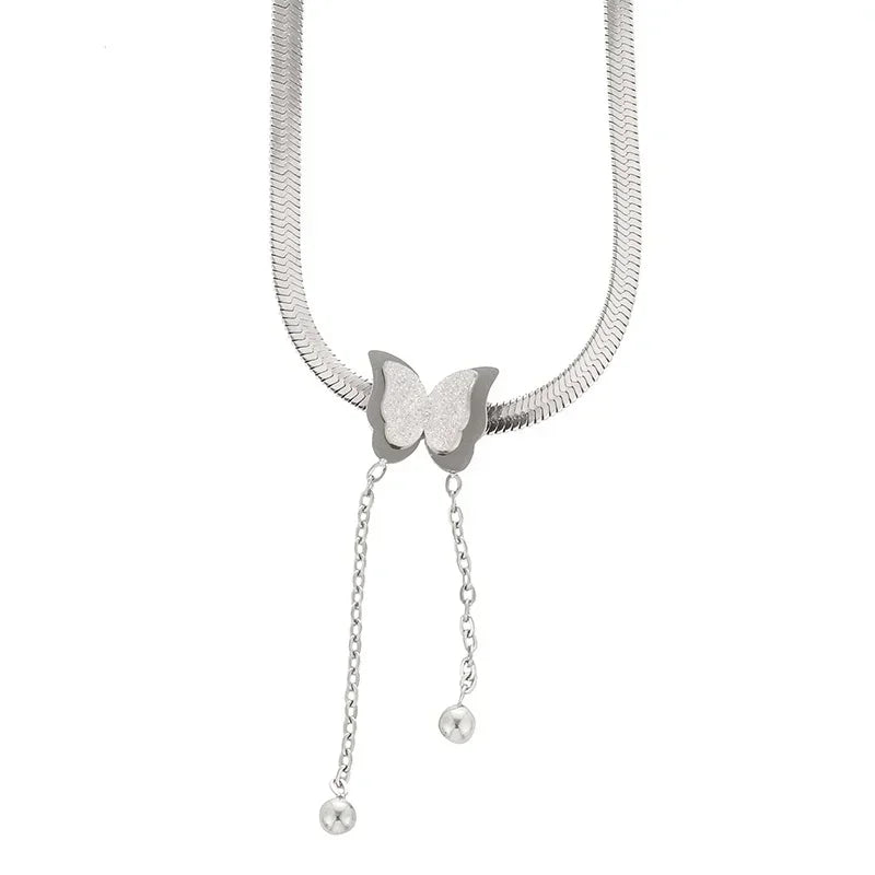 Féliza Vintage Butterfly Necklace – Timeless Elegance with a Retro Touch