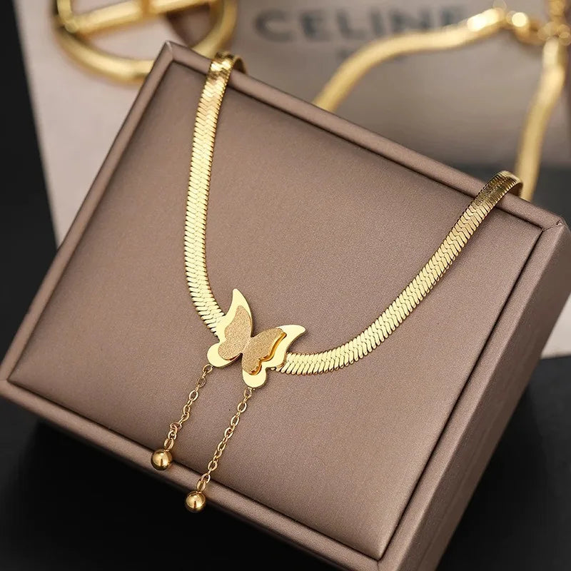 Féliza Vintage Butterfly Necklace – Timeless Elegance with a Retro Touch