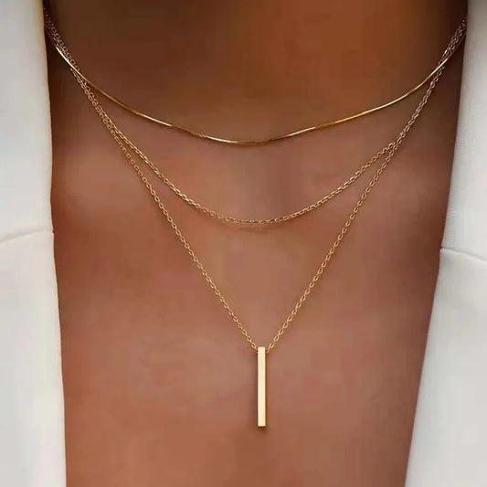 Féliza Modern Vintage Minimalist Necklace – A Fusion of Timeless Charm and Contemporary Elegance