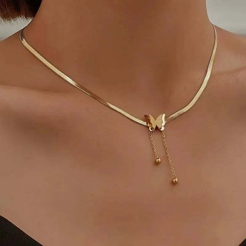 Féliza Vintage Butterfly Necklace – Timeless Elegance with a Retro Touch