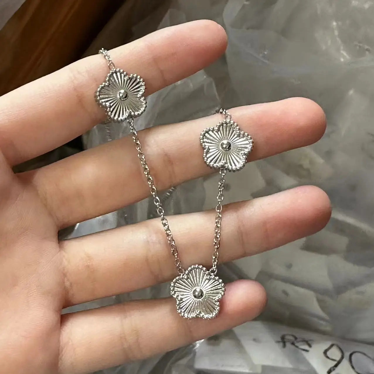 Féliza Four-Leaf Clover Necklace – Elegance and Good Fortune